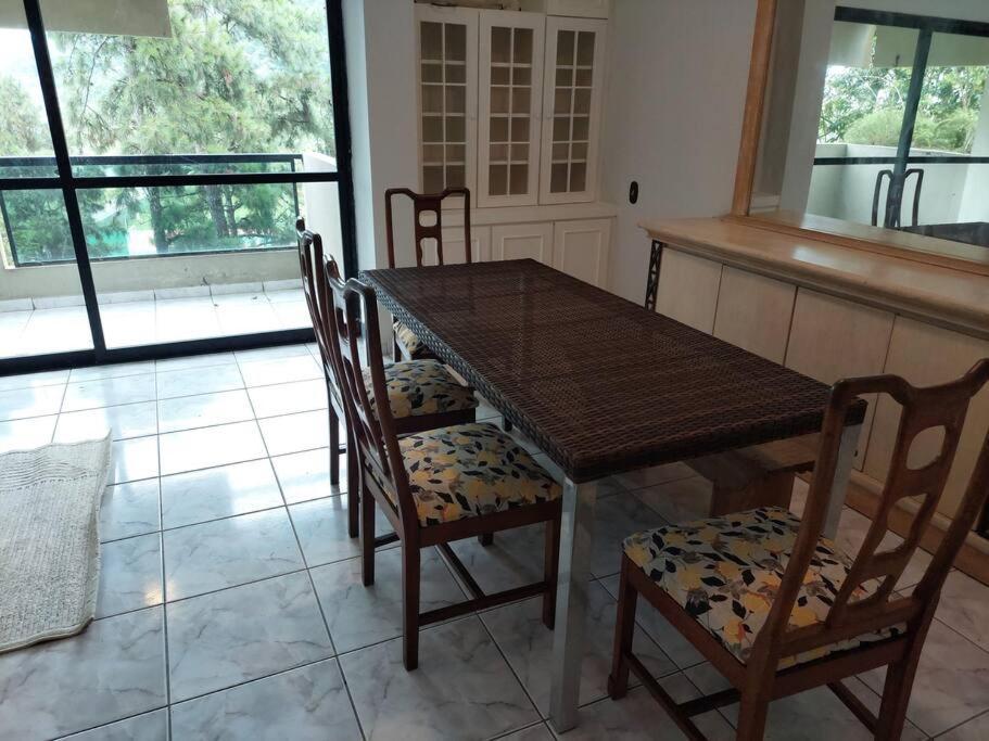 Apto Duplex Cond Fechado Praia Enseada Apartamento